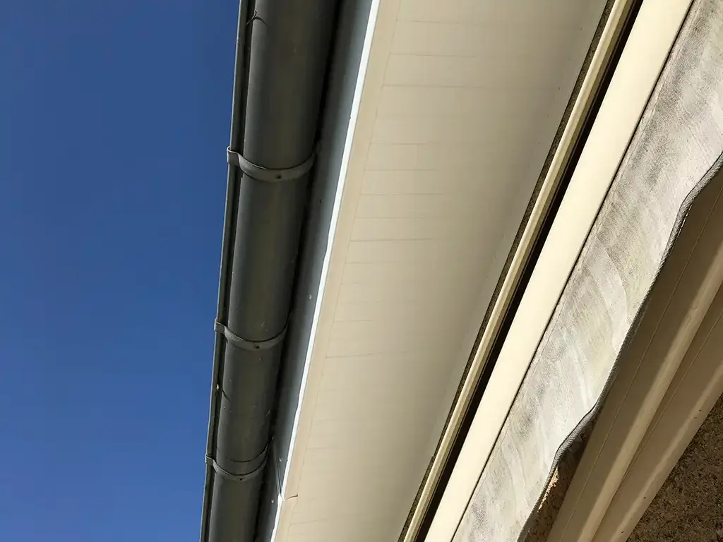 dessous-de-toit-pvc-01