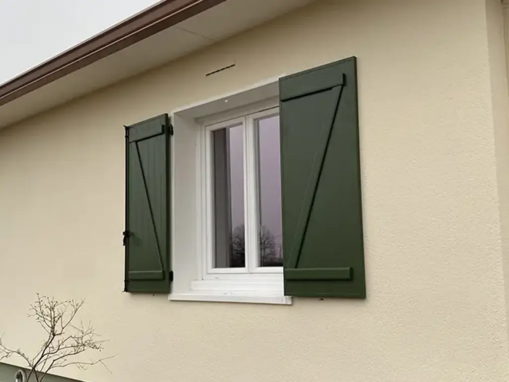 volets-battants-kaki