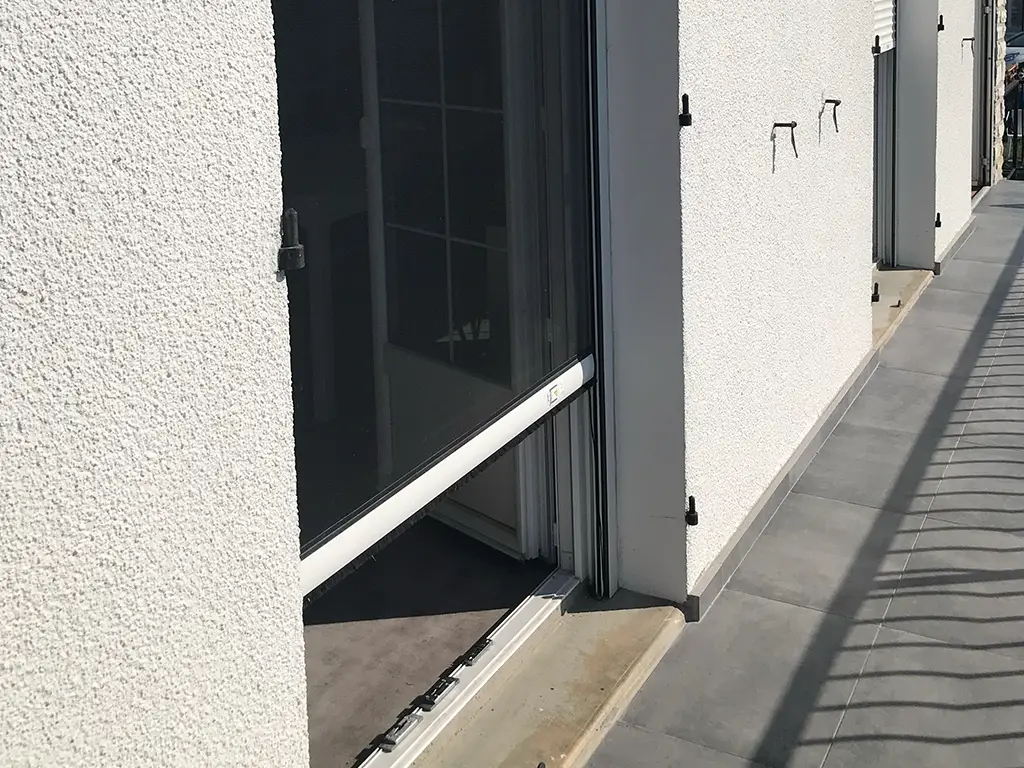 volets-roulants-moustiquaire